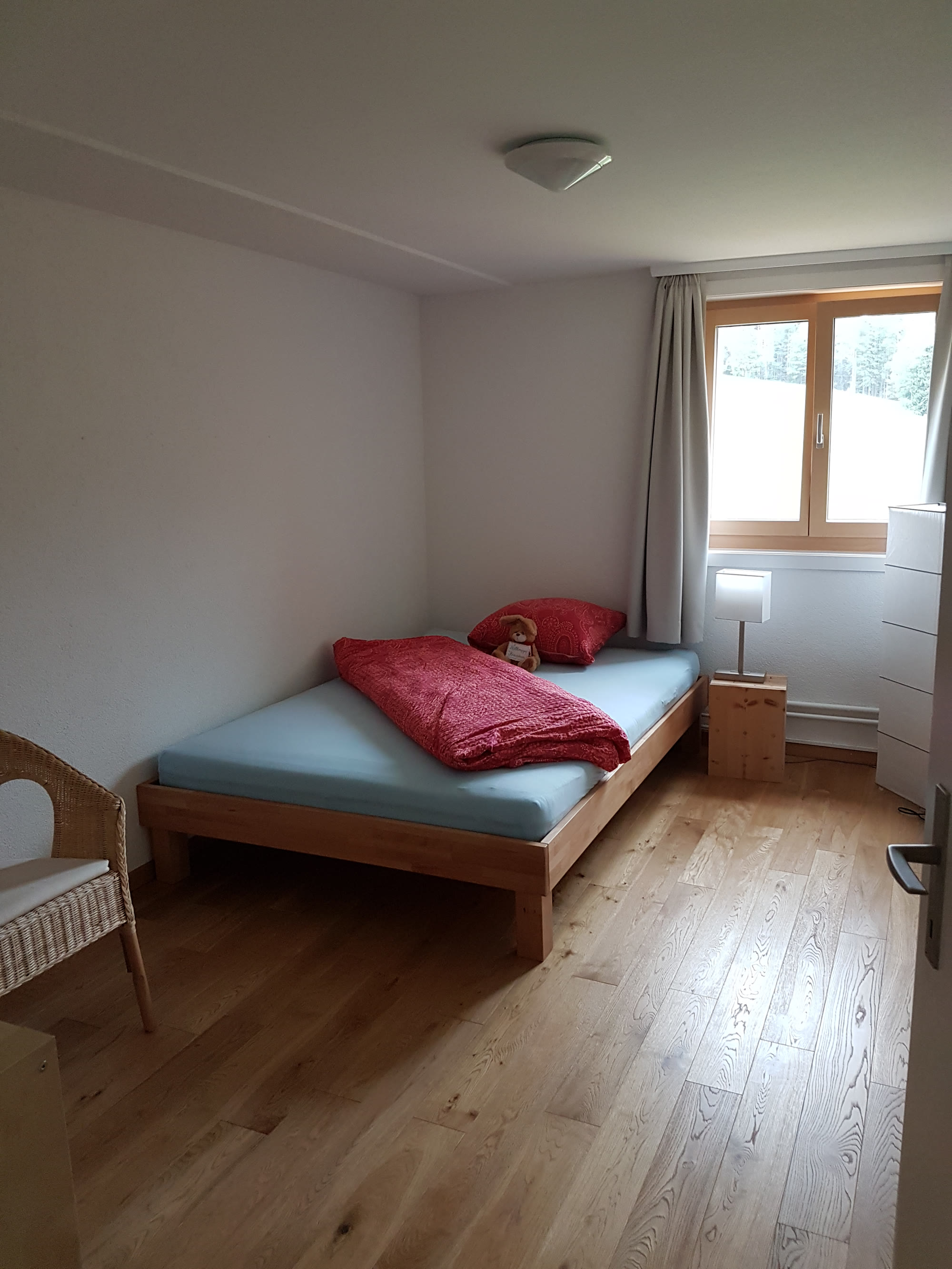 Einzelzimmer mit Sitzecke im Karunahaus