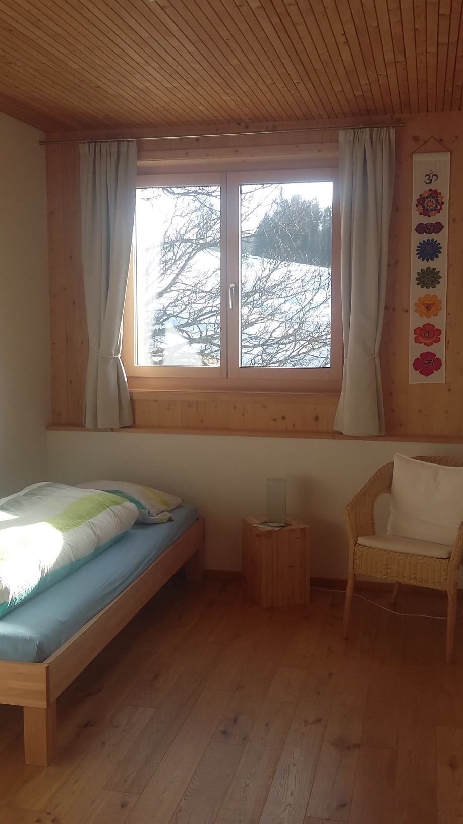 Einzelzimmer mit Ausblick im Karunahaus